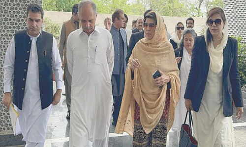 PTI, Imran&rsquo;s sisters file contempt plea against jail authorities