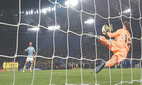 United beat Lyon in epic, Spurs and Bilbao reach Europa semis