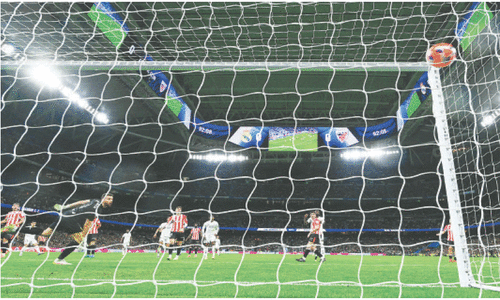 Valverde&rsquo;s late strike earns Real win over Athletic to keep title hopes alive