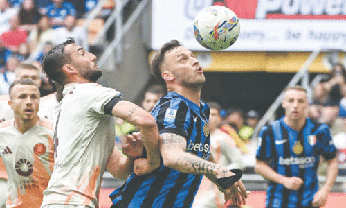 Roma deal hammer blow to Inter title hopes with victory at San Siro
