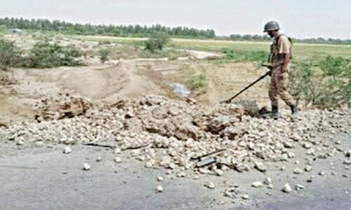 DSP&rsquo;s vehicle damaged in Dera explosion