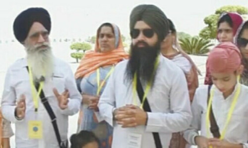 Indian Sikhs continue to visit Kartarpur despite rising tensions