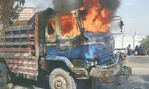 Mob torches dumper after boy killed in Karachi accident