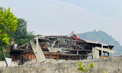 Pakistan downs 5 Indian jets as retaliation for late-night strikes at 6 sites: officials Pakistan downs 5 Indian jets as retaliation for late-night strikes at 6 sites: officials