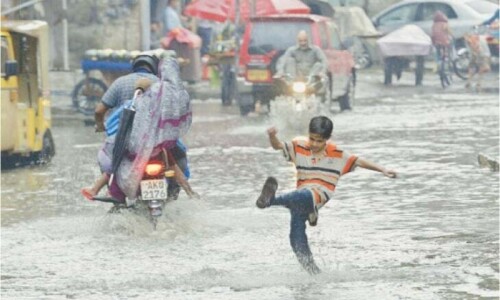 Rain creates slushy mess in Rawalpindi