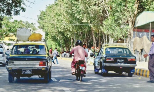 98pc Sindh drivers lack understanding of traffic rules and safety, moot told