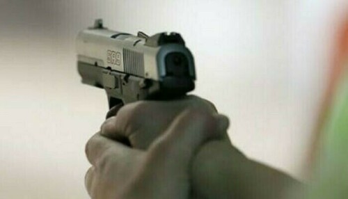 Policeman among three shot dead by robbers in Karachi as street crimes continue Policeman among three shot dead by robbers in Karachi as street crimes continue