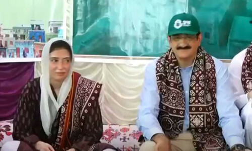 Aseefa, World Bank officials hand over home ownership papers to flood-hit families Aseefa, World Bank officials hand over home ownership papers to flood-hit families