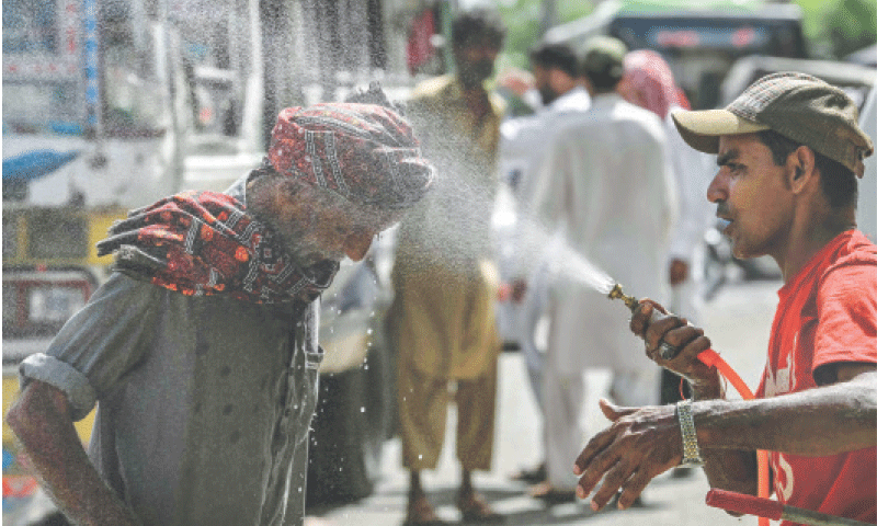 Karachi temperatures expected to hit 40°C over next 3 days: Met Office