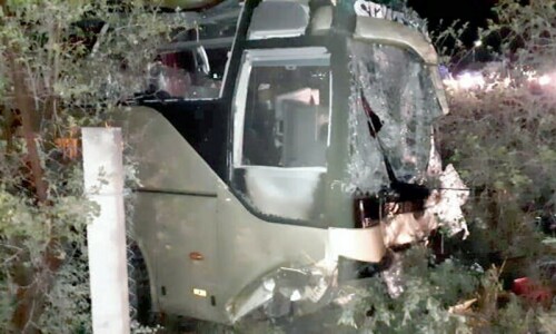 Four killed as bus overturns in Nasirabad