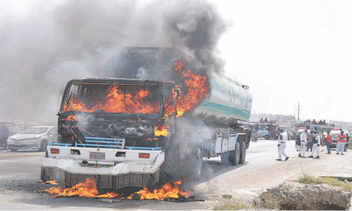 Mob torches tanker in Karachi after woman dies in accident Mob torches tanker in Karachi after woman dies in accident