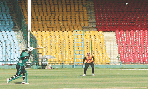 Stars edge Challengers to make final in National Women’s T20