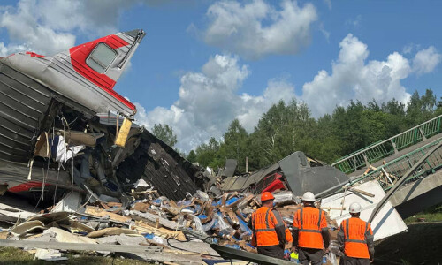 Two bridges in Russia collapse in ‘blasts’, 7 dead Two bridges in Russia collapse in ‘blasts’, 7 dead