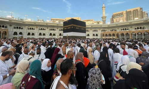 Haj volunteers are &lsquo;unseen anchors&rsquo; working behind the scenes