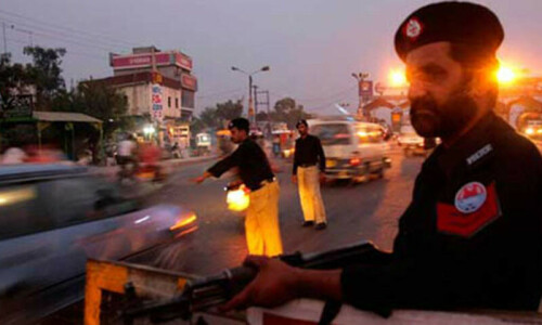 Prisoners flee &lsquo;quake-hit&rsquo; Malir jail in Karachi