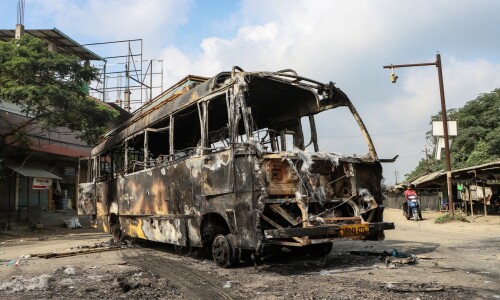 India’s restive Manipur orders curfew, shuts off internet after fresh violence India’s restive Manipur orders curfew, shuts off internet after fresh violence