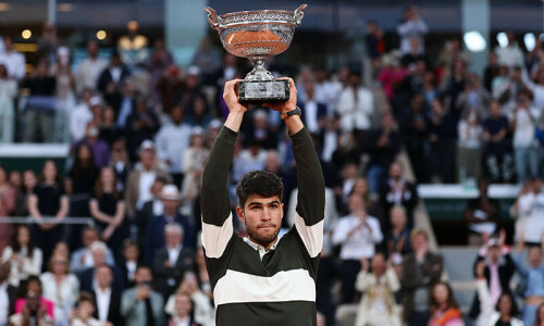 Alcaraz saves three match points to beat Sinner to French Open title Alcaraz saves three match points to beat Sinner to French Open title
