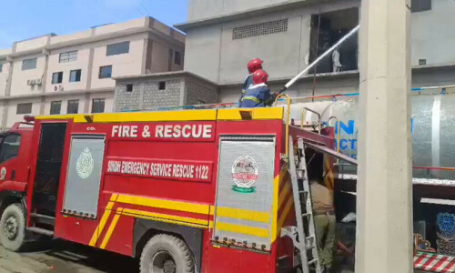 5 injured as blaze in Karachi’s Landhi factory almost under control 5 injured as blaze in Karachi’s Landhi factory almost under control