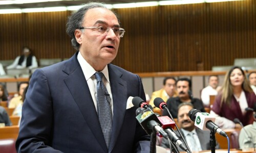 Budget FY26: Pakistan targets 4.2pc growth, slashes overall spending Budget FY26: Pakistan targets 4.2pc growth, slashes overall spending
