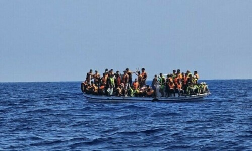 Eight drown as migrants forced off boat near Djibouti
