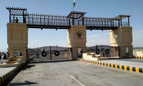 Iran border crossings in Balochistan closed &lsquo;indefinitely&rsquo;: district administration