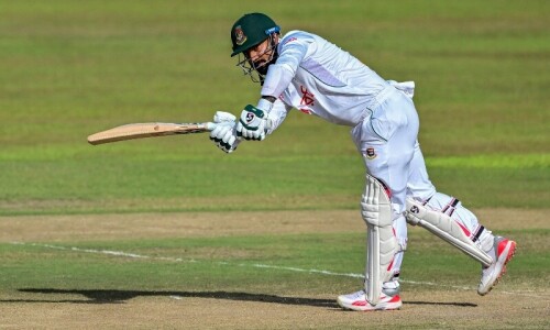 Bangladesh tighten grip on first SL Test