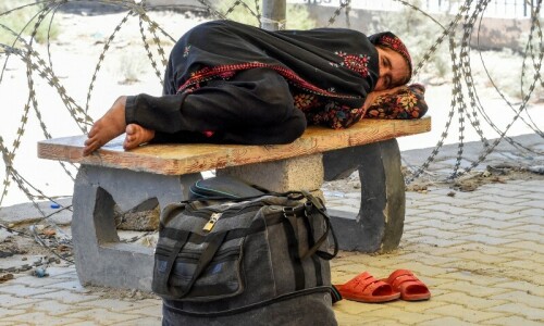 Around 1,800 return via land routes