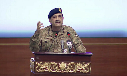 Situationer: Army chief walks Iran tightrope at White House