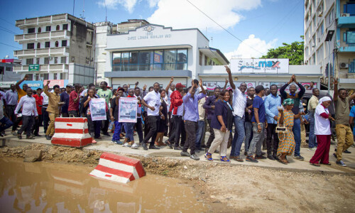 Bus crash blaze kills 38 in Tanzania