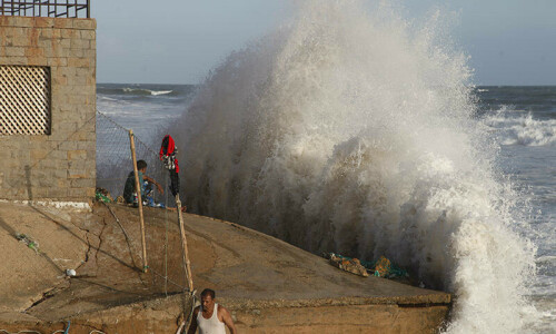 Man swept away by waves at Hawkesbay Man swept away by waves at Hawkesbay