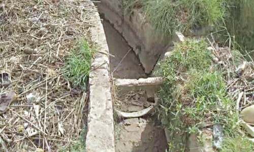 Farmers protest dry canal, allege water theft