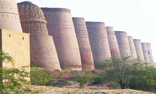 Seven Cholistan forts to be restored Seven Cholistan forts to be restored