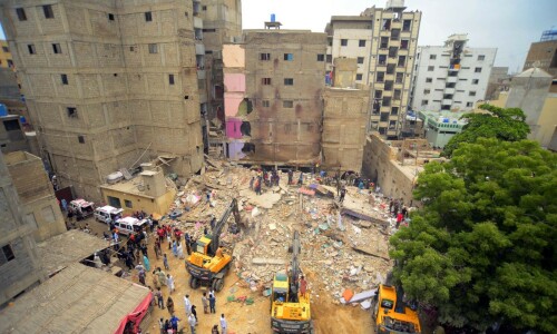 Lyari building collapse &mdash; an inevitable tragedy foretold by Karachi&rsquo;s illegal structures