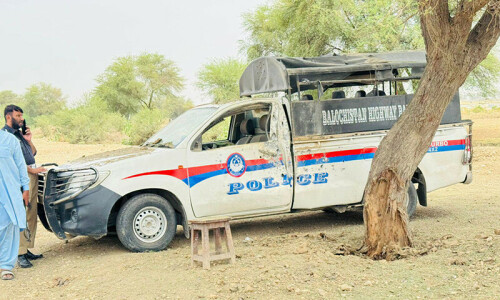 3 cops injured in blast on highway police vehicle in Balochistan’s Nasirabad 3 cops injured in blast on highway police vehicle in Balochistan’s Nasirabad