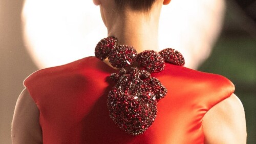 This Schiaparelli dress with a ‘beating heart’ has everyone in a chokehold