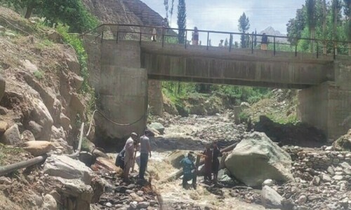 Cloudburst flooding damages homes, blocks roads in GB Cloudburst flooding damages homes, blocks roads in GB