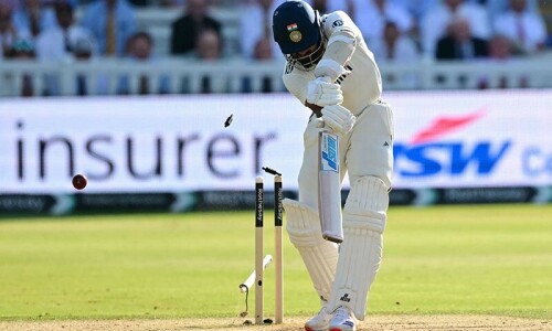 India collapse as third Test against England heads for thrilling finish