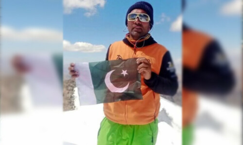 Local mountaineer Iftikhar Hussain dies as 4 caught in K2 avalanche Local mountaineer Iftikhar Hussain dies as 4 caught in K2 avalanche