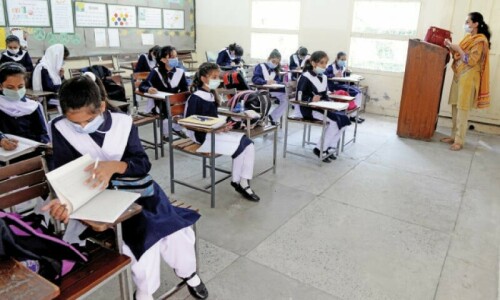 Balochistan lawmakers urge private schools to follow provincial curriculum
