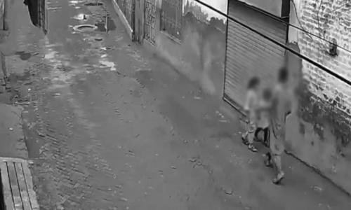Multan police arrest suspect for molesting minor girl in viral video Multan police arrest suspect for molesting minor girl in viral video