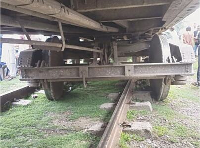 Lasani Express derails near Narowal Lasani Express derails near Narowal