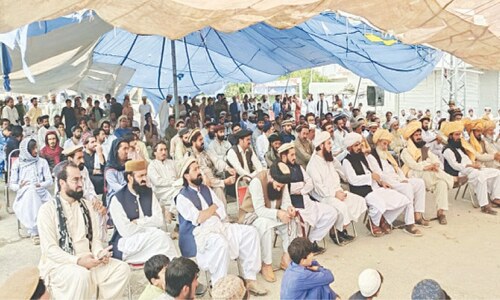 Waziristan sit-in seeks opening of border, rights over resources