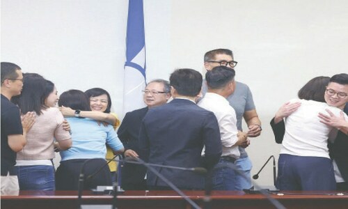 Taiwan party&rsquo;s bid to oust pro-China lawmakers fails