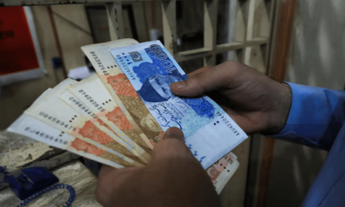 Banks chase long-term bonds amid rising yield