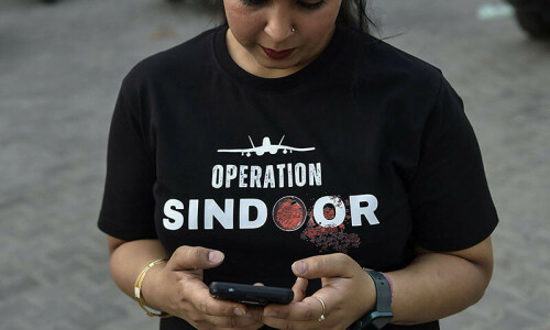 Filmmakers try to cash in on India-Pakistan war Filmmakers try to cash in on India-Pakistan war