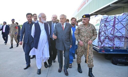 Pakistan sends another 100 tonnes of aid for Palestinians Pakistan sends another 100 tonnes of aid for Palestinians