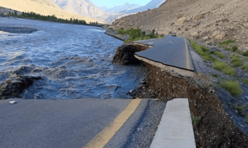 KKH partially blocked by river flow in GB’s Hunza: spokesperson KKH partially blocked by river flow in GB’s Hunza: spokesperson