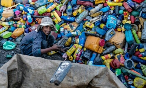 Pakistan floats ‘plastic credits’ Pakistan floats ‘plastic credits’