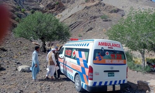 9 killed, 8 injured in Quetta-Karachi road accident 9 killed, 8 injured in Quetta-Karachi road accident