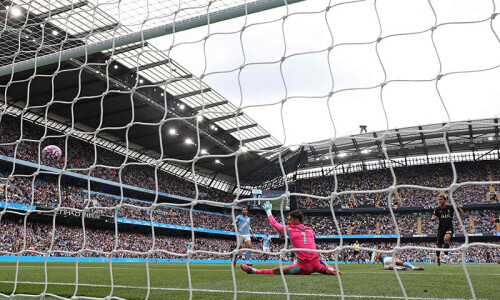 Man City revamp rocked by Spurs, Villa beaten at Brentford